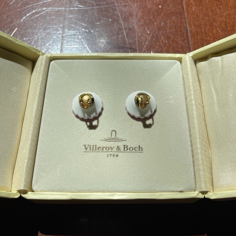 Villeroy & Boch 1748 Porcelain Daisy Clip-on Earrings - Picture 3 of 4